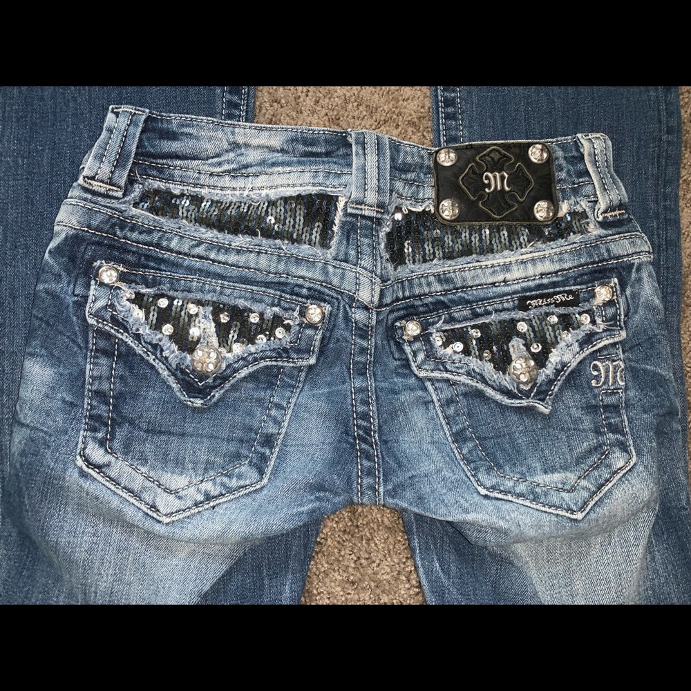 Miss Me boot cut jeans. Size: 24. Inseam: 33.